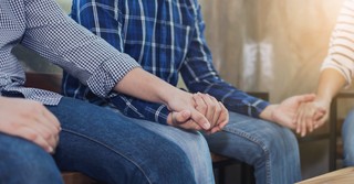 People praying, Texas mayor says women can't praying in public