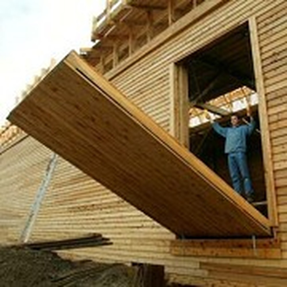 Man Constructs a Full Size Replica of Noah's Ark