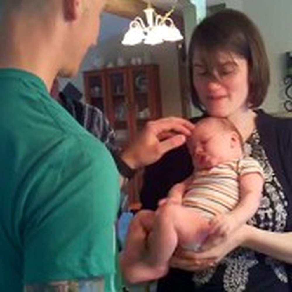 Soldier Surprises his Wife and Meets his Baby for the First Time