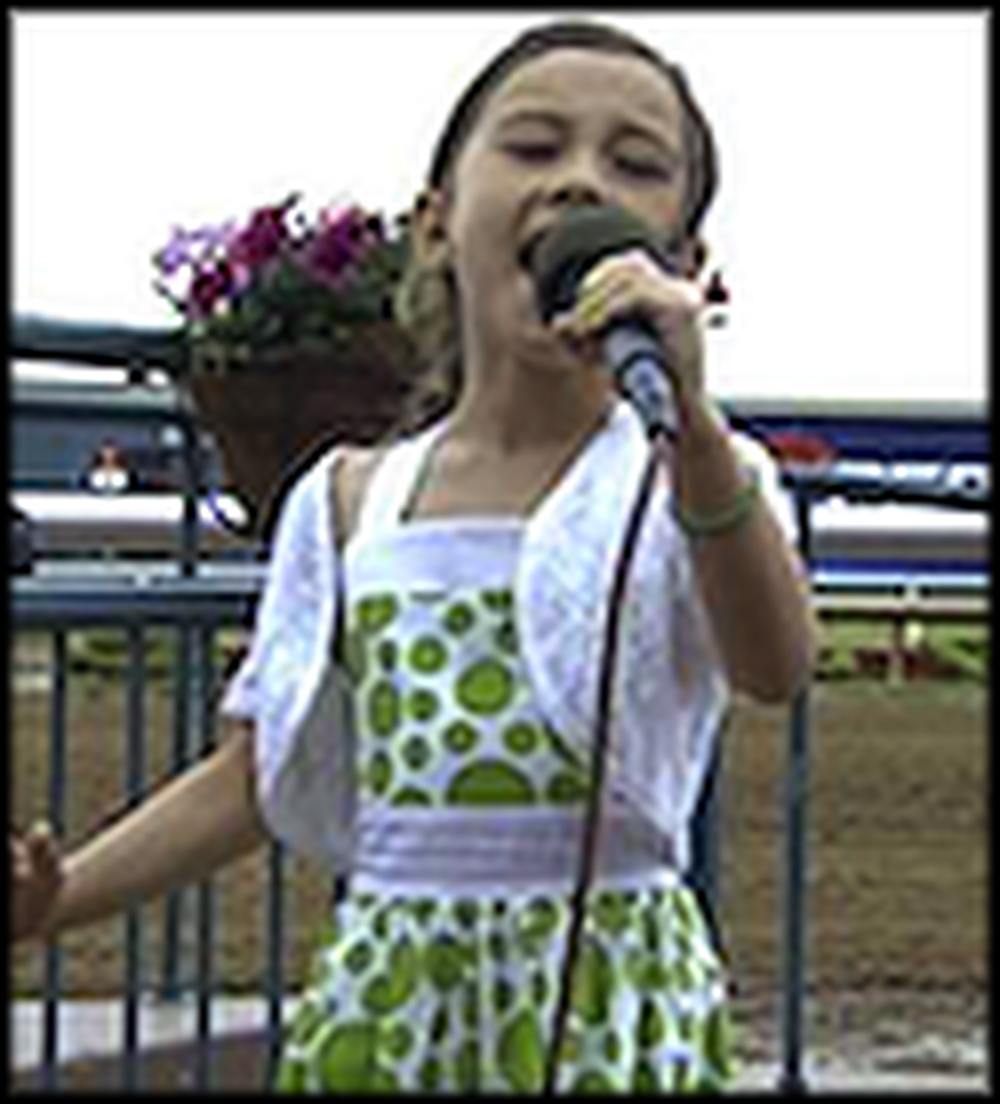 8 Year Old Rhema Marvanne Sings Hallelujah - Amazing