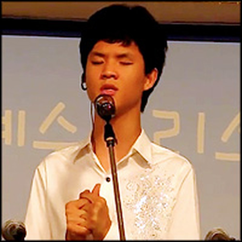 Blind Korean Boy Singing 