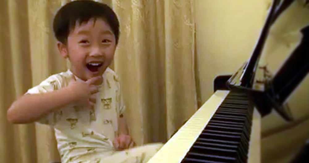4 Year Old Boy Plays Piano Better Than Any Master - Wow