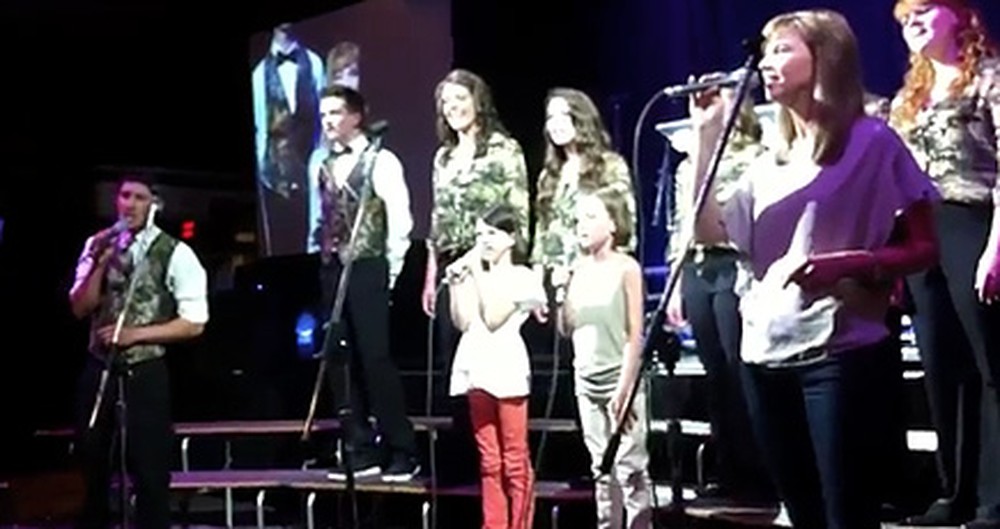 The Duck Dynasty Children Stand Up and Sing of Their Faith Together