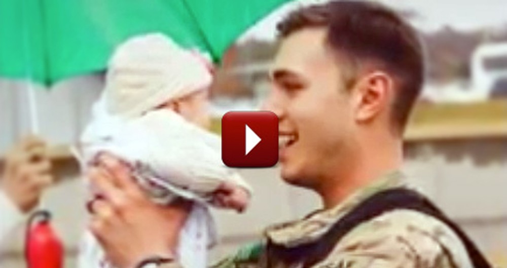 A Soldier Meets His Newborn Daughter for the Very First Time - So Sweet