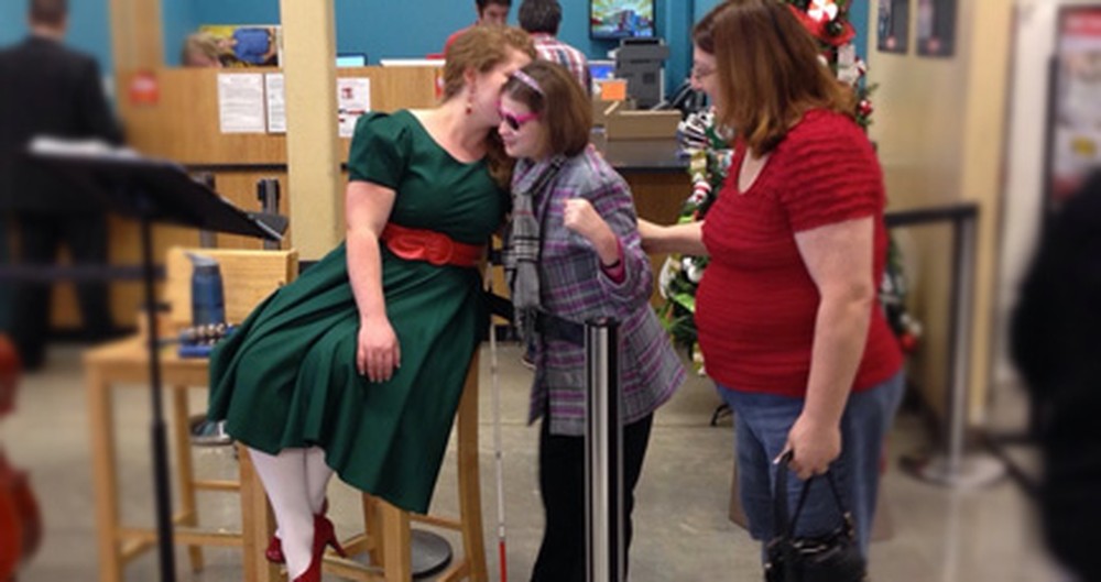 This Caroler Gave a Blind-Deaf Girl a Priceless Gift - a Song. Incredibly Touching.