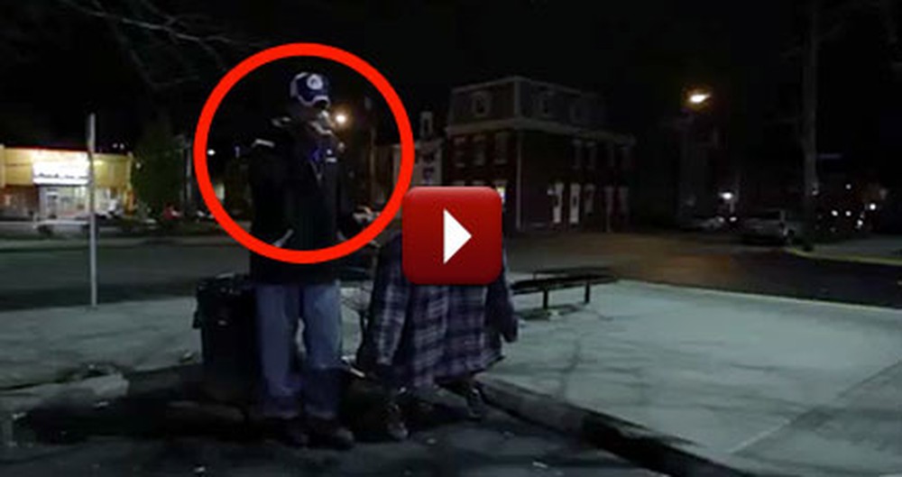 A Seemingly Homeless Man Walking the Streets Has Been Spreading Incredible Kindness