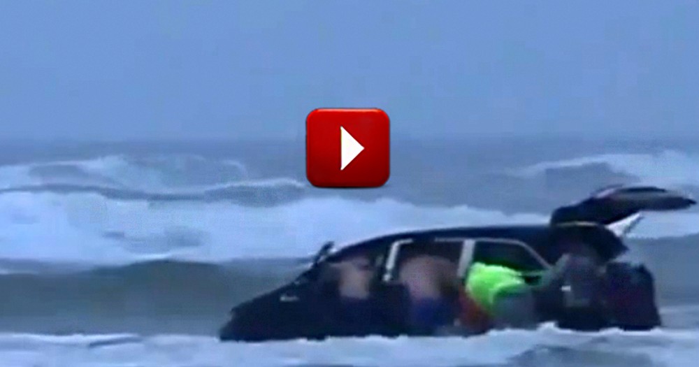Heroes Dramatically Rescue Mom and Three Kids from Sinking Minivan at Great Personal Risk