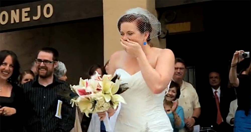 Groom Surprises His Lucky Bride With an Awesome Flash Mob