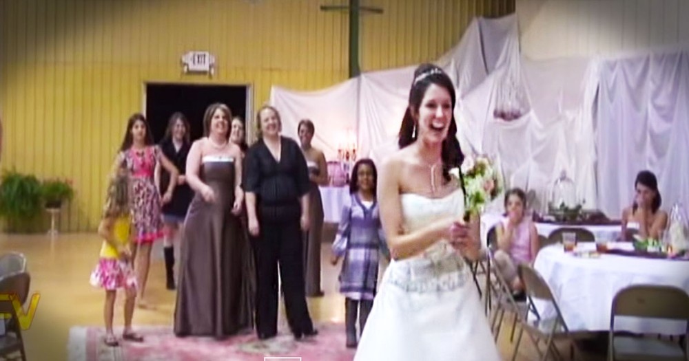What Happens Next Made Me LOL So Hard! This Is 1 Bouquet Toss That's Going Down In HISTORY!