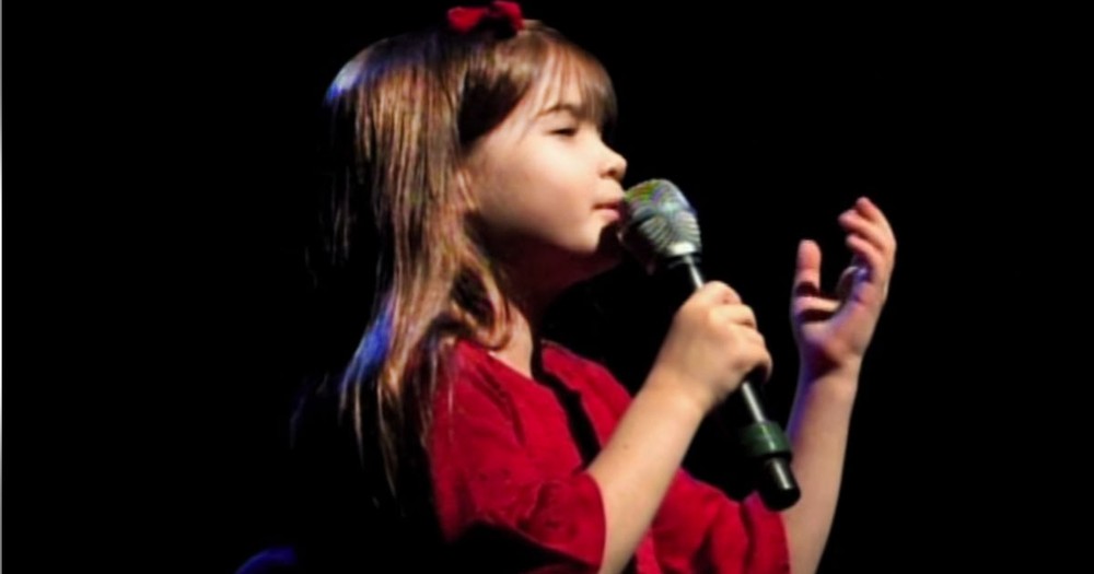 Stunning 7-Year-Old Sings 'What Child Is This'