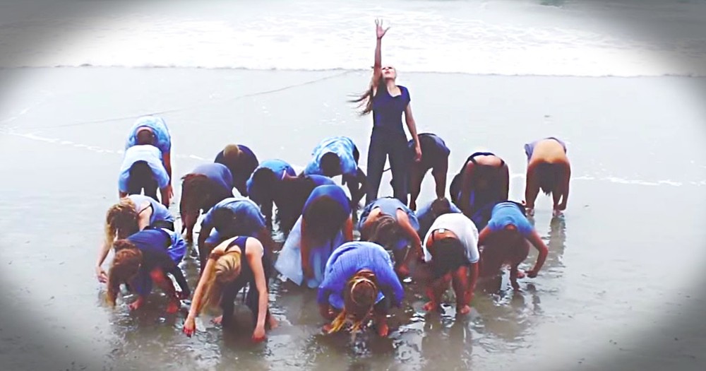 Moving Dance To Hillsong's 'Oceans' Is INCREDIBLE!