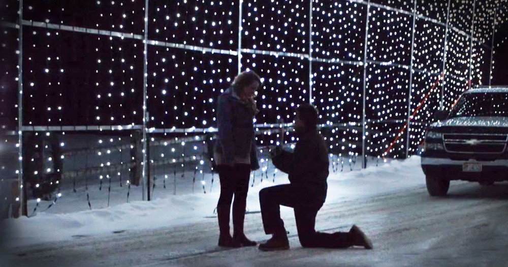 God Used Christmas Lights To Send Him The Love Of His Life And It's Adorable