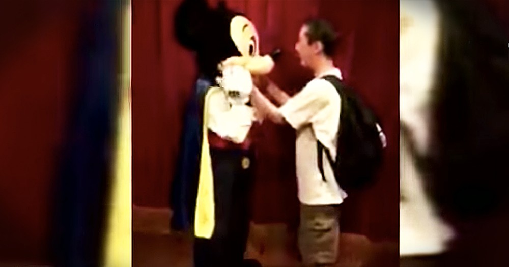 21-Year-Old Blind Man Cries After Meeting Mickey Mouse For The First Time