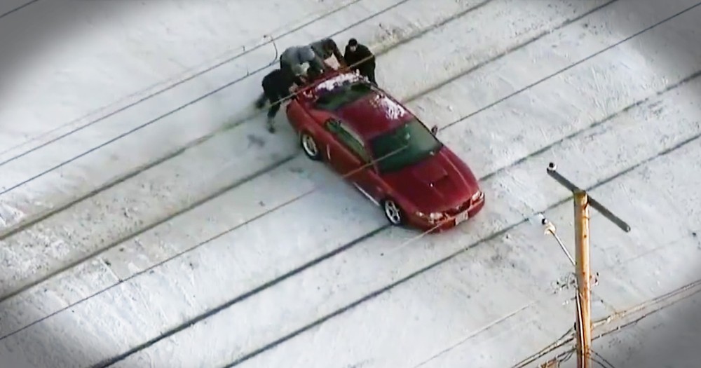 4 Good Samaritans Rescue Trapped Car Trapped On Snowy Tracks Moments Before A Train Comes