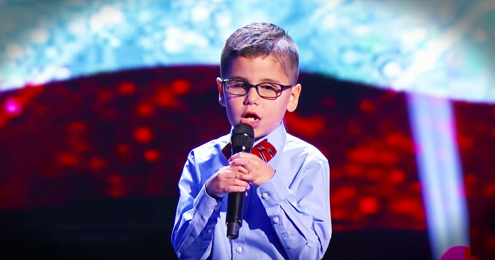 Inspiring Young Singer Born Blind Wows With The National Anthem