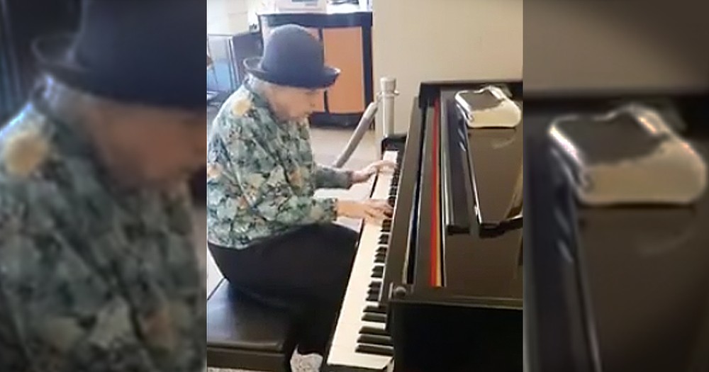 Elderly Lady Plays 'Because He Lives' In A Restaurant