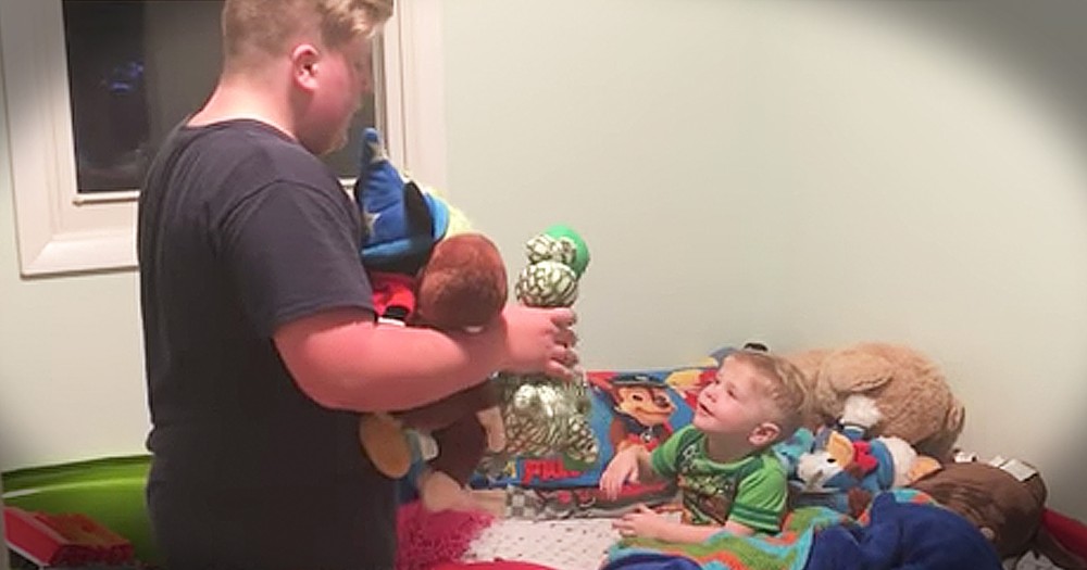Big Brother Has Sweet Bedtime Routine With Little Brother