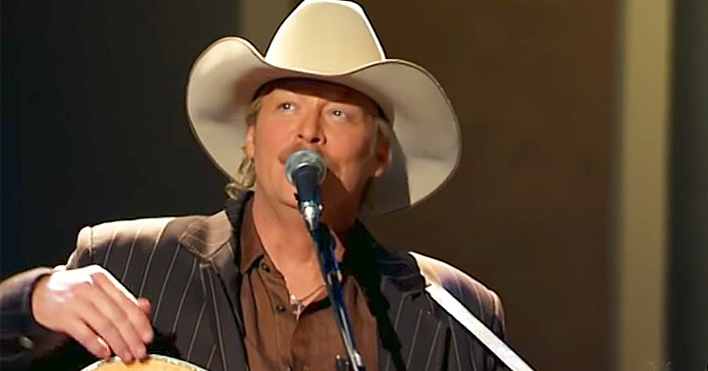 Alan Jackson Beautifully Sings 'Leaning On The Everlasting Arms' Live