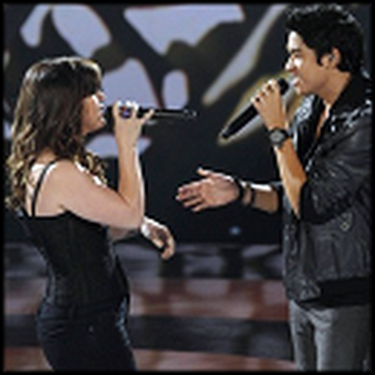 Kelly Clarkson and her Duet Partner Beautifully Sing Hallelujah Wow