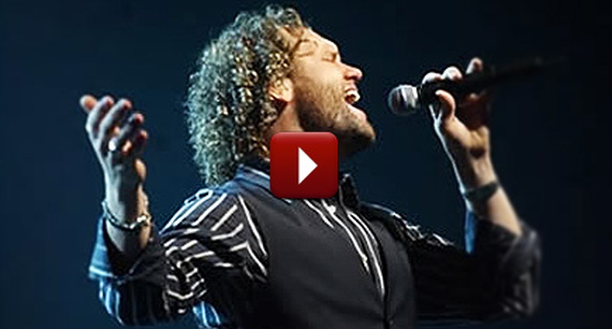 Watch this AMAZING Version of O Holy Night by David Phelps Wow!