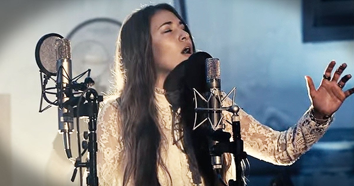 This New Christmas Song Reminds Us The REAL Reason For The Season. And It's Amazing!
