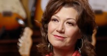 Amy Grant Talks Christian Faith And Her Love-Hate Relationship With Parts Of The Bible