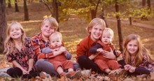 Community 'Swarms In' To Care For 3 Children Who Unexpectedly Lost Their Parents