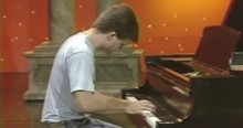 Johnny Carson Spontaneously Asks An Audience Member To Play The Piano And Is Left Stunned