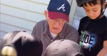 Tiny 'Strangers' Ring His Bell Every Day And It Brings A Lonely Man With Dementia So Much Joy