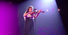 Young Girl Plays 'You Raise Me Up' on Violin And Then Starts Singing, Leaving Everyone in Awe