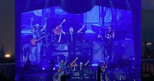 Chris Tomlin Joins Florida Georgia Line On Stage For Worship During Concert