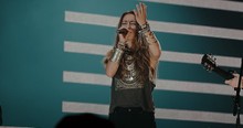 Lauren Daigle And Hillsong UNITED Perform A Powerful Rendition Of 'How Great Thou Art'