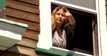 Nosy Neighbor's Text Saves Woman From Murderer In House