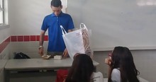 Students Surprise Teacher Receiving No Pay With A Special Gift