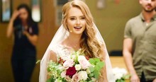 Bride Sings 'I Choose You' Walking Down The Aisle And It's A Beautiful Surprise For Groom
