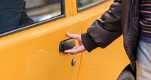 Cab Driver Took Elderly Lady On 2 Hour Ride But Didn't Charge Her Once He Heard Her Story