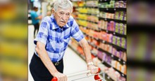 She Saw An Elderly Man Lost In The Supermarket And Dropped Everything