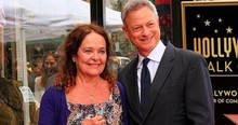 Inside The Impressive 40+ Year Marriage Of Gary Sinise And Wife Moira Harris