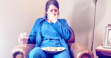 Woman Secretly Snaps A Photo Of Her Twin Sister And Shares It With A Powerful Message
