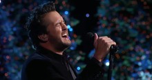 Luke Bryan Gives Incredible Performance Of 'O Holy Night'