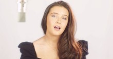 Teen Belts Out Bette Midler's Classic Song 'Wind Beneath My Wings' And It's So Moving
