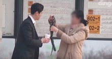 Man Asks Strangers To Tie His Tie Gets Heartwarming Responses