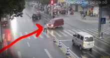 Woman Hit By Van Gets Saved By Strangers