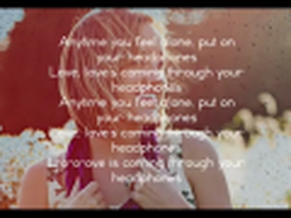 Britt Nicole - Headphones (Acoustic Slideshow With Lyrics)