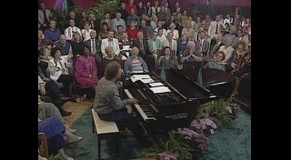 Bill  Gloria Gaither - Grace Greater Than Our Sin (Live)