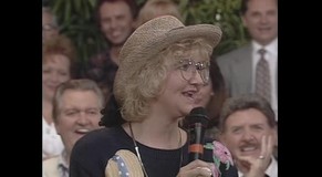 Chonda Pierce - Jesus Is All The World to Me [Live]