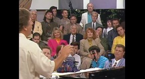 Bob Crews and Cynthia Clawson - Precious Memories [Live]