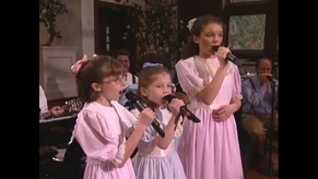 Bill  Gloria Gaither -Farther Along (feat. The Peasall Sisters) [Live]