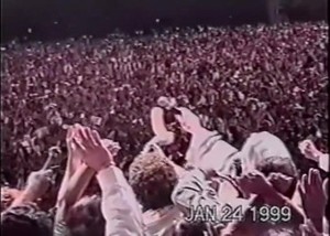 Jonathan Cahn Sounding the Shofar in India