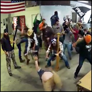 Duck Dynasty Crew Does the Harlem Shake - Fun Loving Christians!